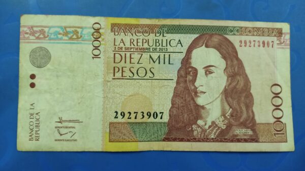 Colombia - 10000 Pesos - 1999 to 2014 Issue - Used XF Condition - * Varying serial number
