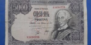 Spain - 5000 Pesetas - 1976 Issue - ** a tear on right center