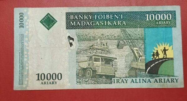 Madagascar - 10000 Ariary -  used VF condition